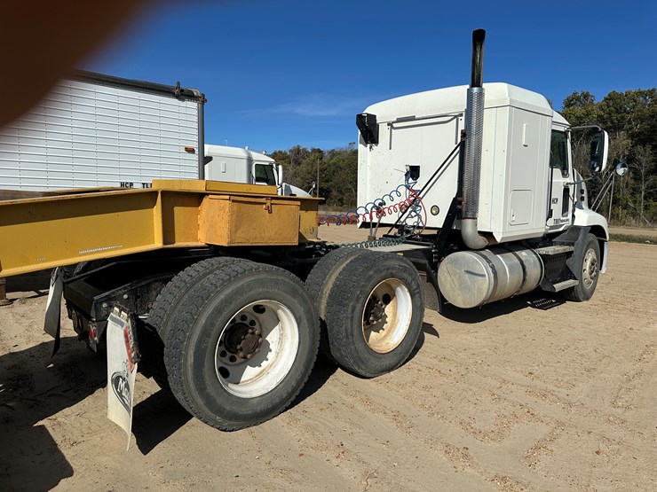 #33701-•-2011-mack-cxu-sleeper-truck-tractor-1m1aw09y4bm013132-image-5