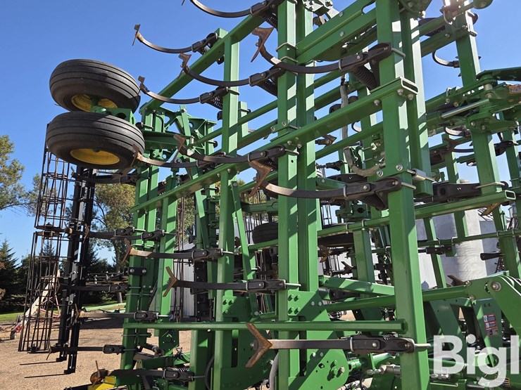 2014-john-deere-2210-image-18