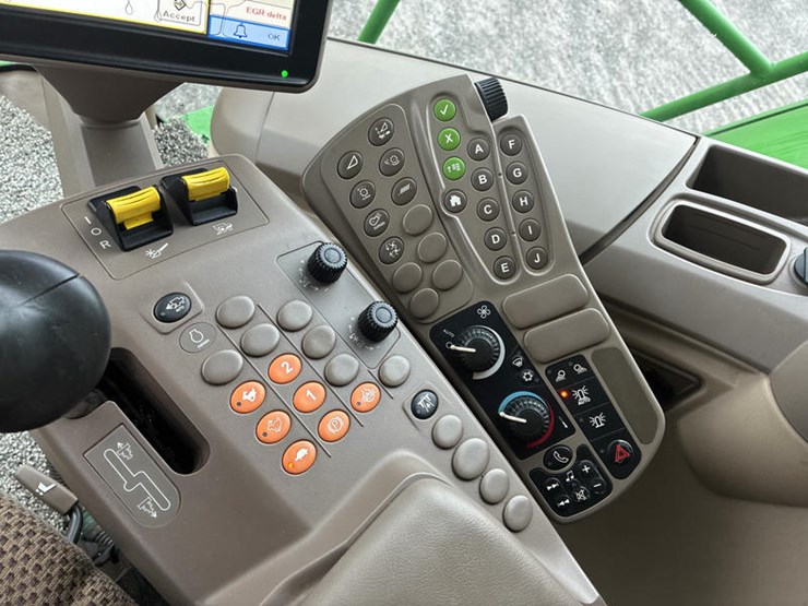 2013-john-deere-s670-image-101