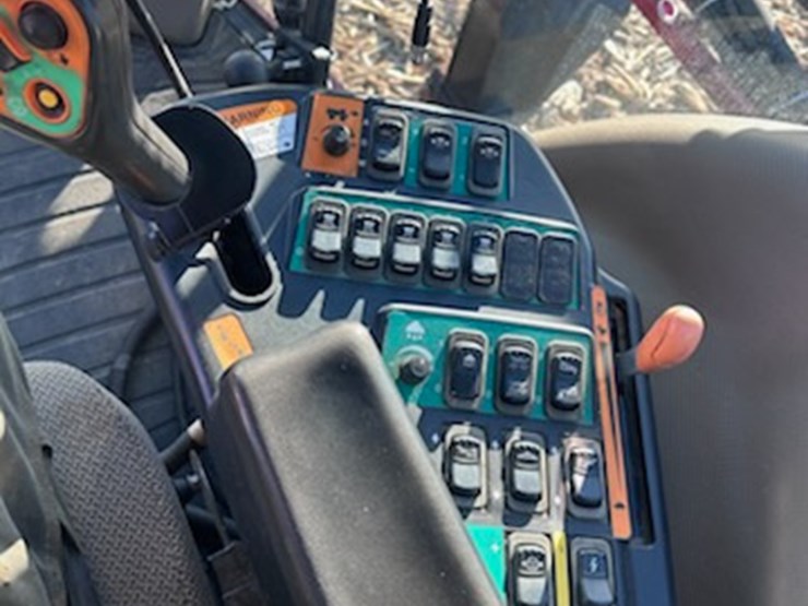 2011-case-ih-patriot-3330-image-18