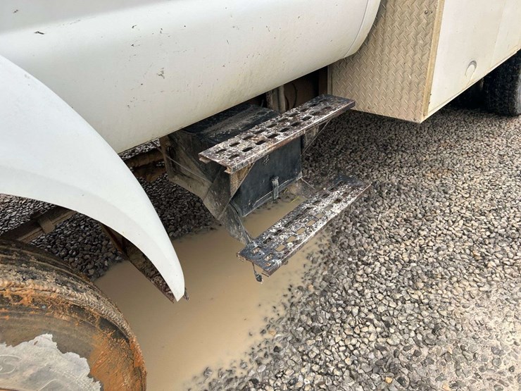 2000-ford-f650-image-15