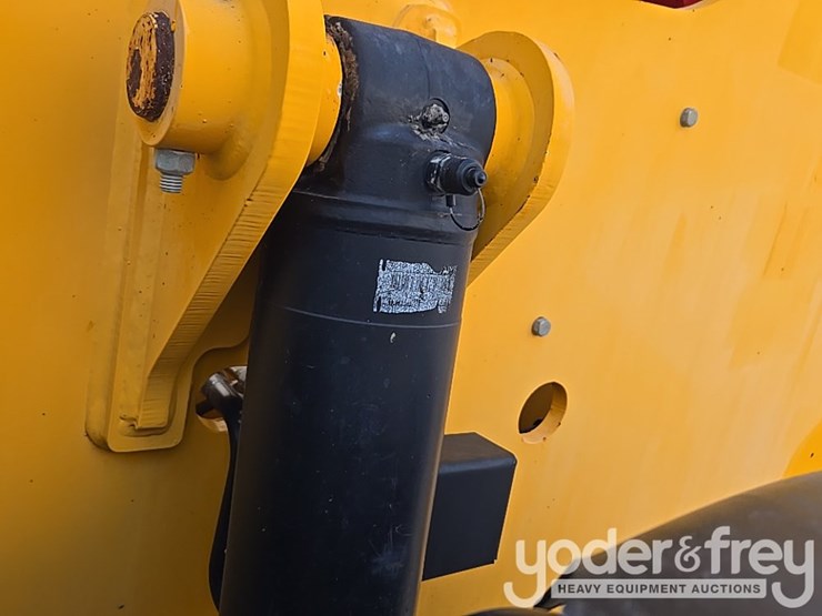 2017-jcb-512-56-image-67