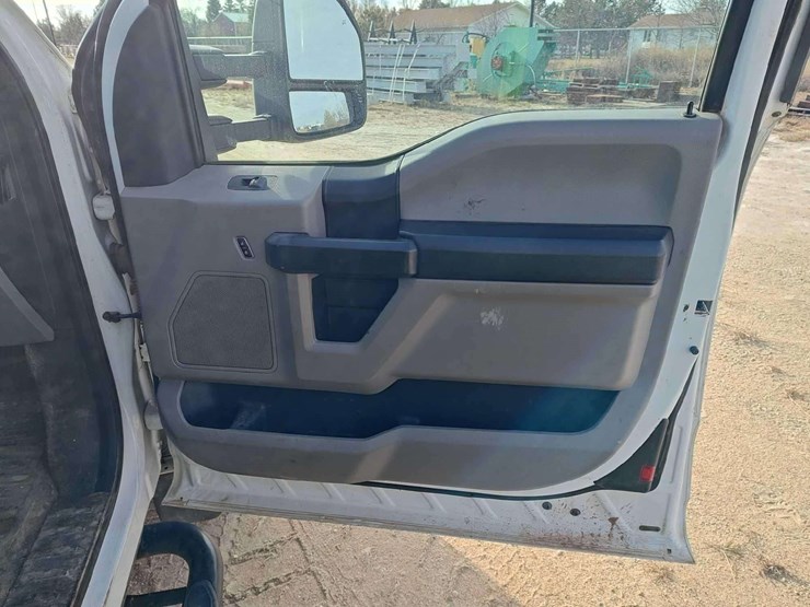 2017-ford-f550-image-37