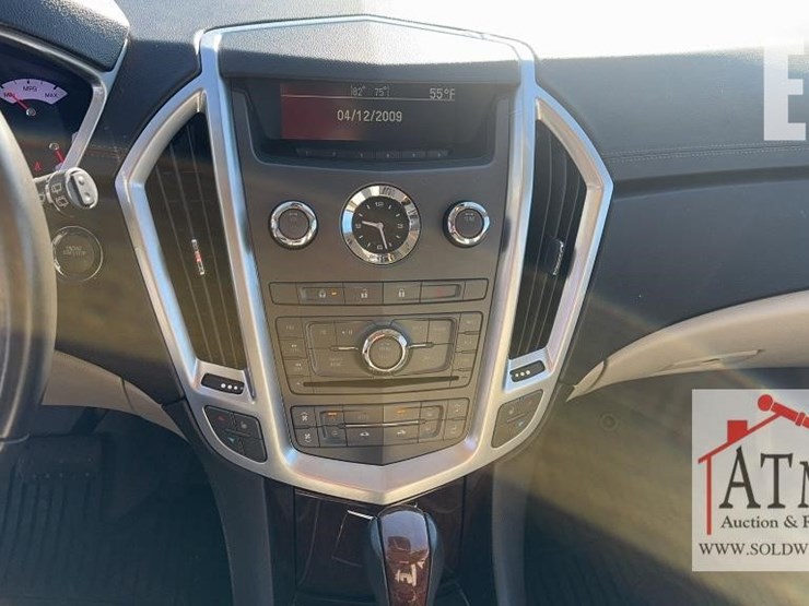 2010-cadillac-srx-image-17