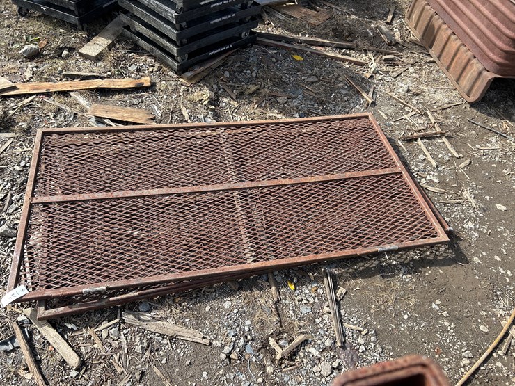 #124-•-(2)-34”-x-69”’-steel-cages-image-2