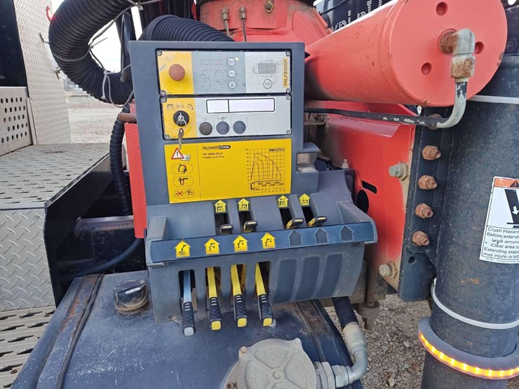 2014-freightliner-m2-106-image-38