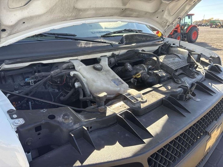 2013-chevrolet-2500-image-34