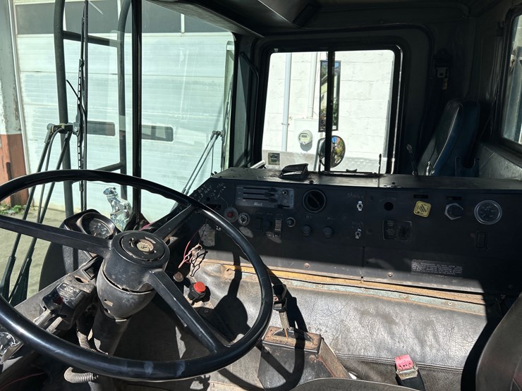 #52-a-•-1998-mack-mr-logging-truck-image-13