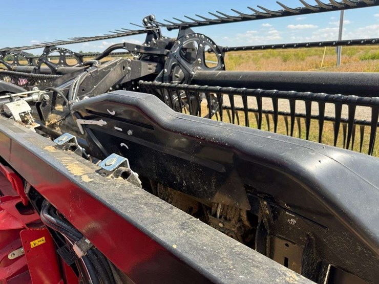 2021-macdon-fd1-40ft-flex-draper-head-image-18