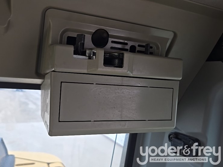 2016-caterpillar-312fgc-image-110