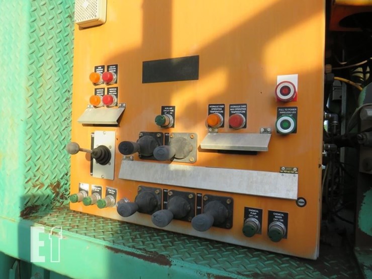 2015-caterpillar-c9-image-7