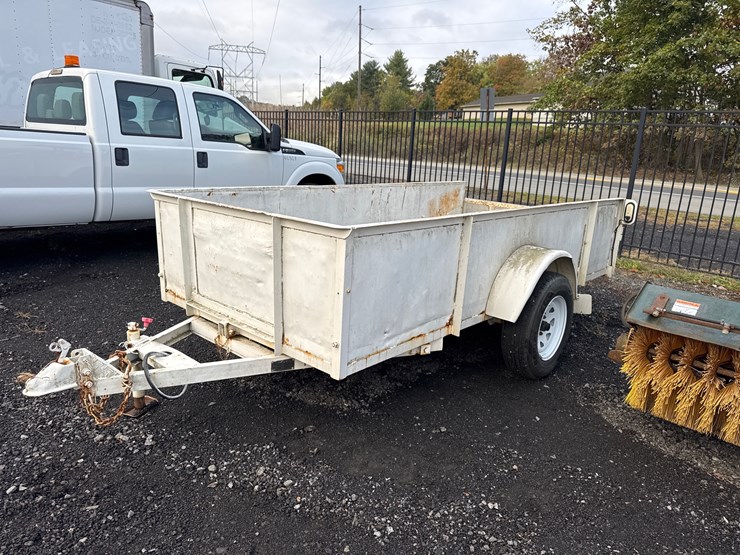 #131-•-1997-diamond-back-tilt-trailer-image-1