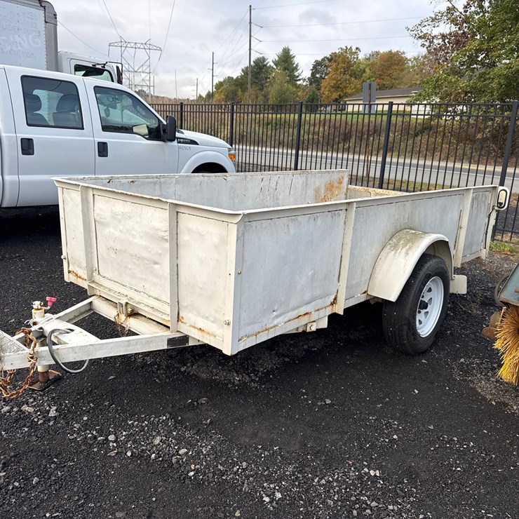 #131 • 1997 Diamond Back Tilt Trailer