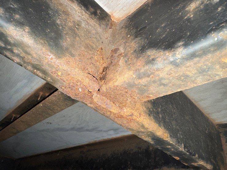 #133-•-2012-24’-carmate-enclosed-trailer-(bad-frame)-image-10