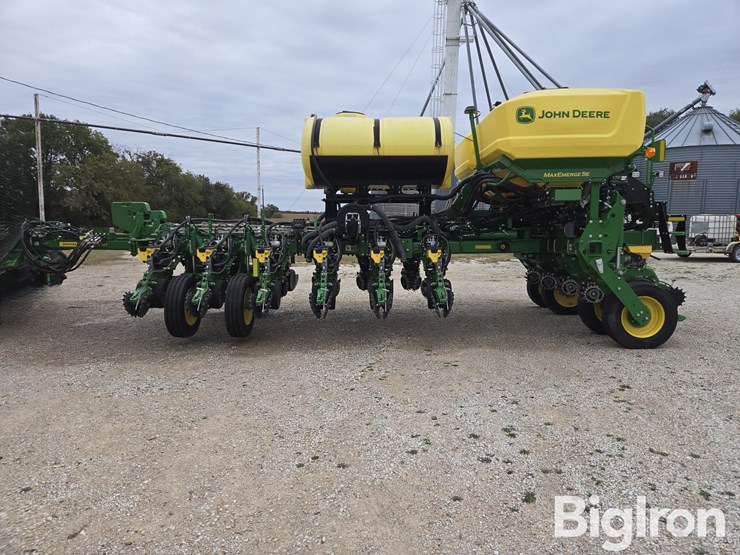 2022-john-deere-1775nt-image-8