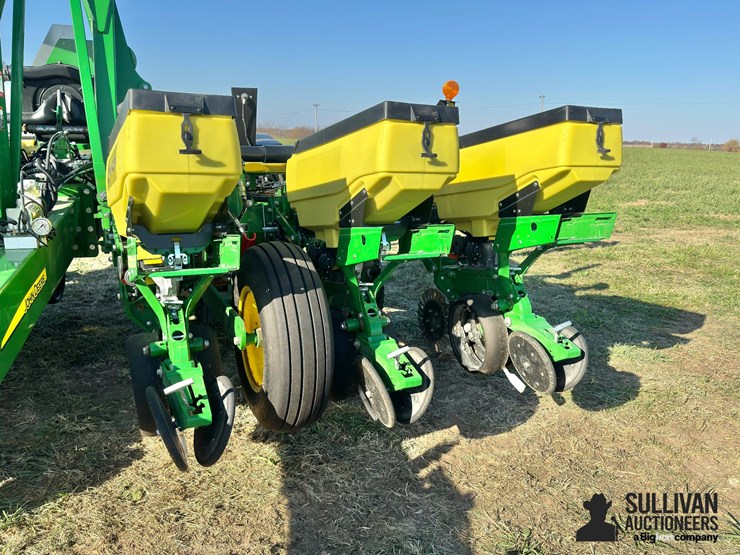 2021-john-deere-1765-image-12
