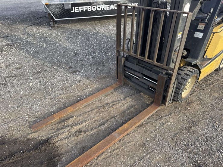 yale-propane-fork-truck-image-7