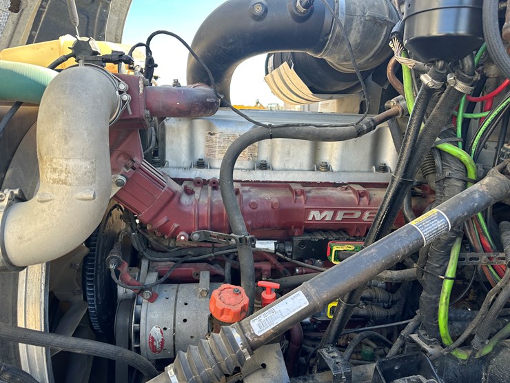 #33701-•-2011-mack-cxu-sleeper-truck-tractor-1m1aw09y4bm013132-image-51