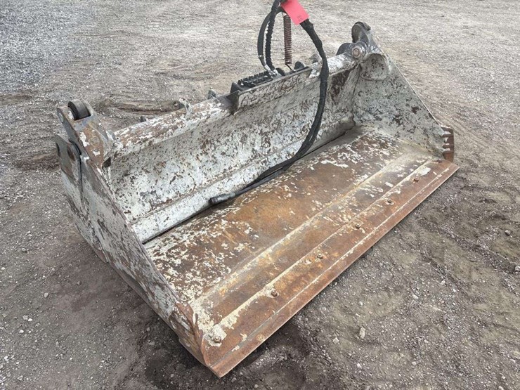 paladin-2016-4-way-hydraulic-skid-steer-bucket-image-5