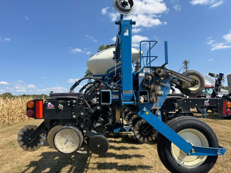 2013-kinze-3600-image-3
