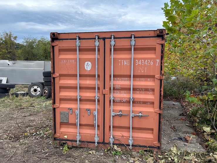 #90-•-20’-shipping-container-image-2