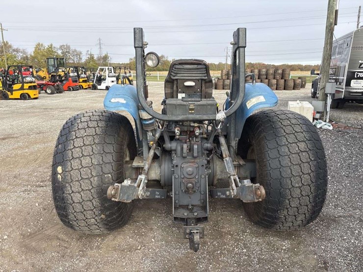 new-holland-tractor-image-4