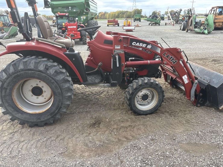 case-dx29-loader-tractor-image-17