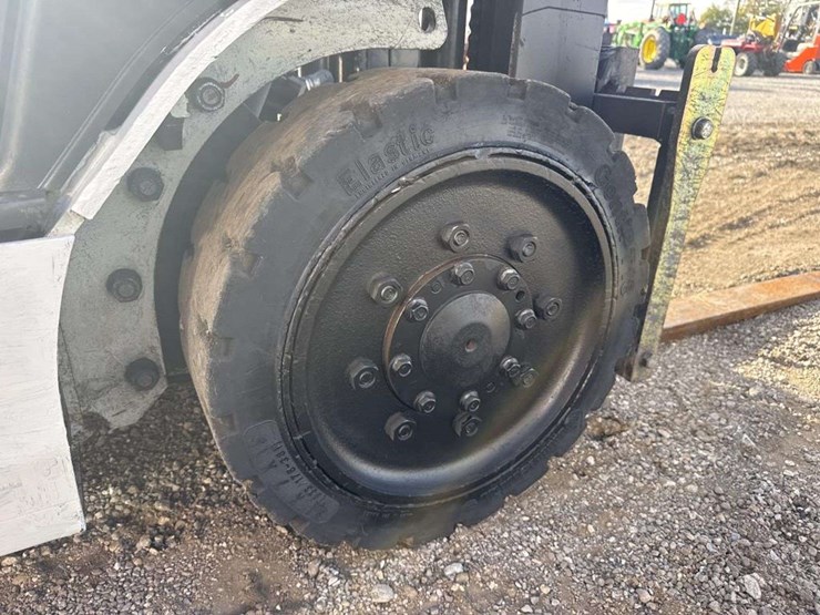 2016-nissan-unicarrier-fork-lift-image-12