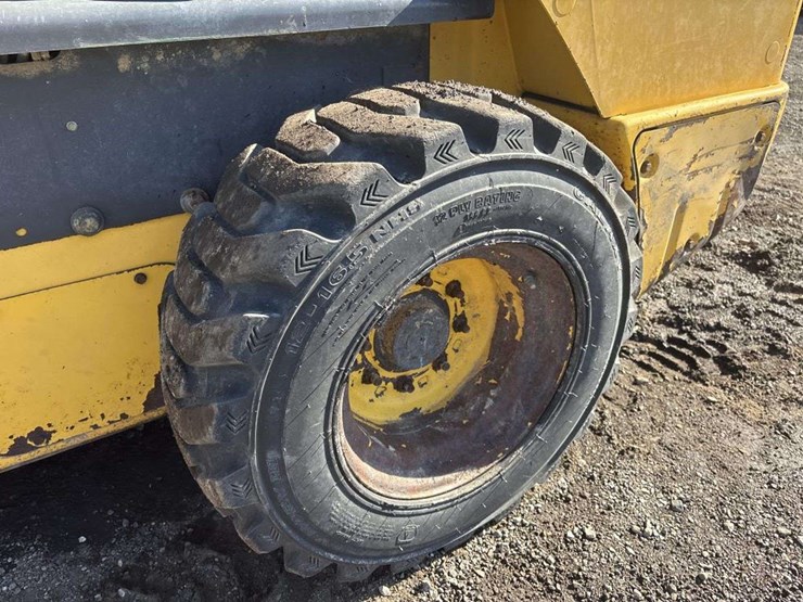 2012-new-holland-l225-image-8