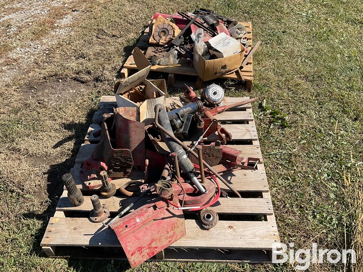 two-pallets-of-misc-tractor-parts-image-8