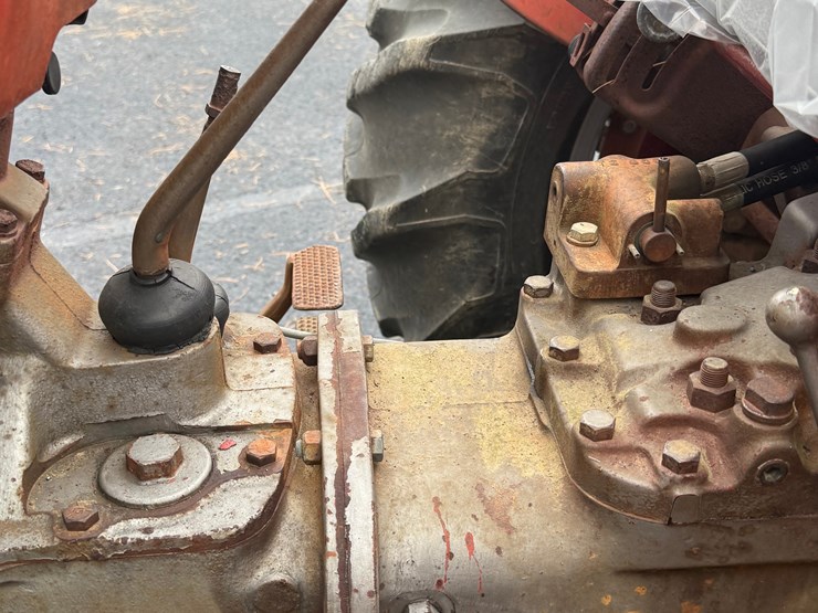 massey-ferguson-135-image-12