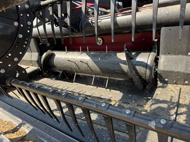 2021-macdon-fd1-40ft-flex-draper-head-image-8