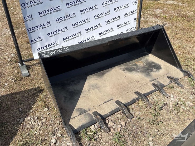 2025-swict-66in-tooth-bucket-skid-steer-attachment-image-1