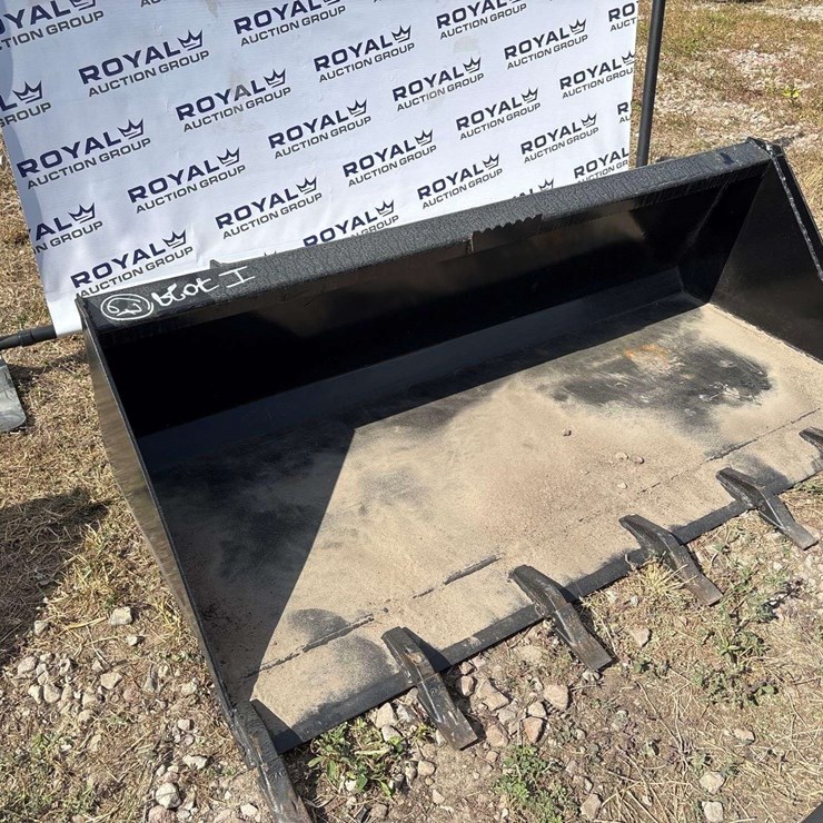 2025 Swict 66in Tooth Bucket Skid Steer Attachment