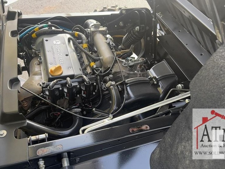 2021-john-deere-gator-image-10