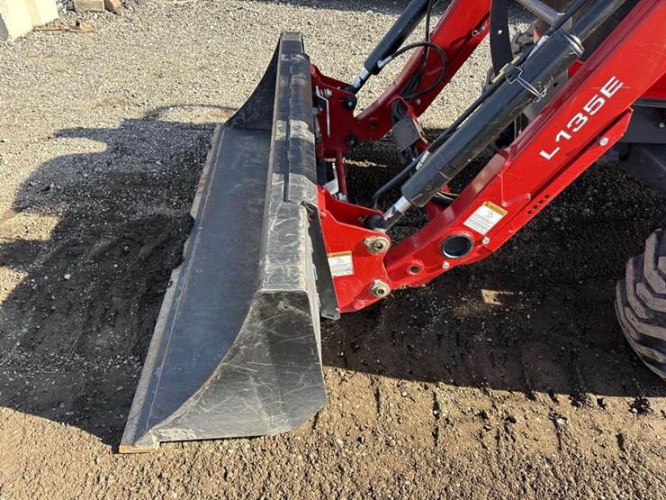 massey-ferguson-2705e-image-8