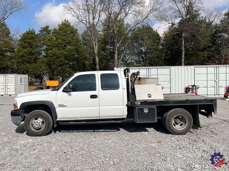 2002-chevrolet-silverado-flatbed-truck-image-2