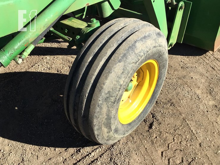 john-deere-2440-image-23