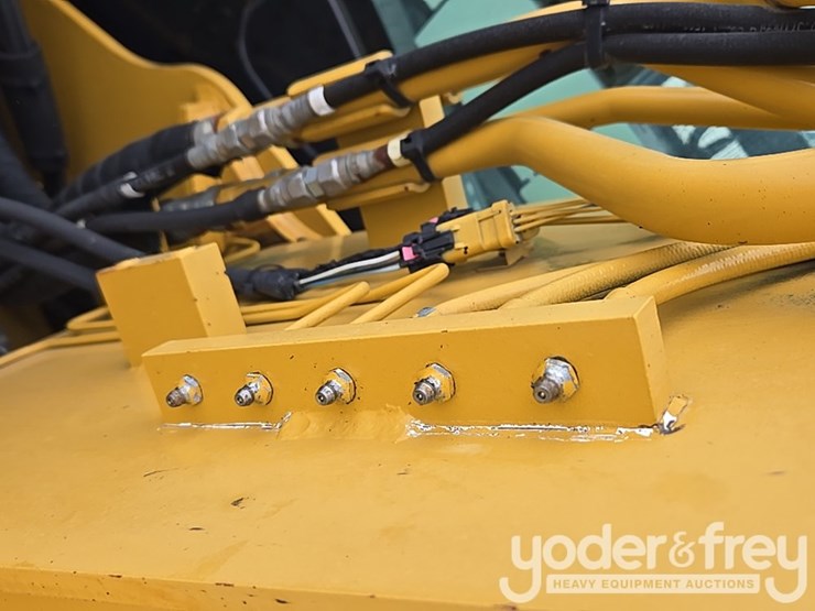 2016-caterpillar-312fgc-image-59