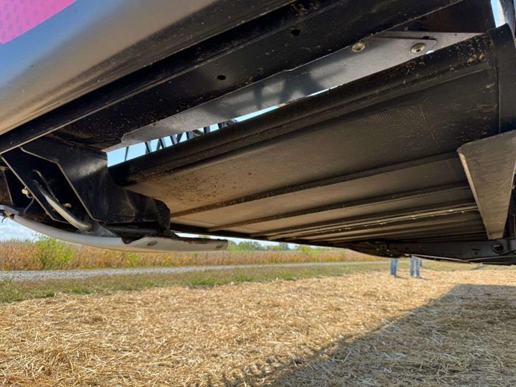 2021-macdon-fd1-40ft-flex-draper-head-image-6