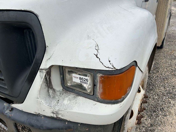 2000-ford-f650-image-12