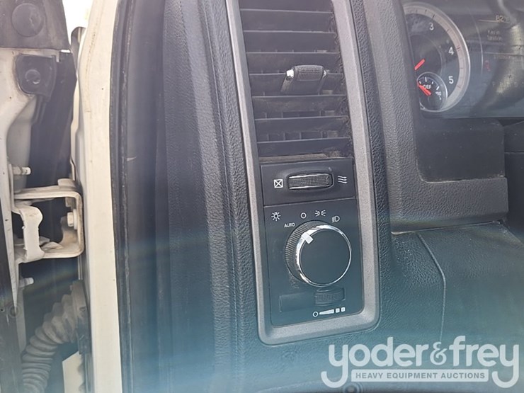 2014-dodge-service-truck-image-89