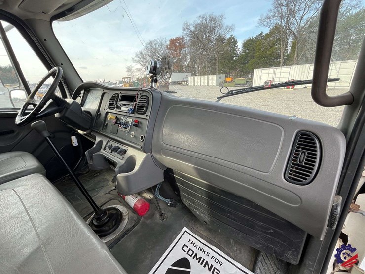 2005-freightliner-m2-business-class-s/a-water-truck-image-52