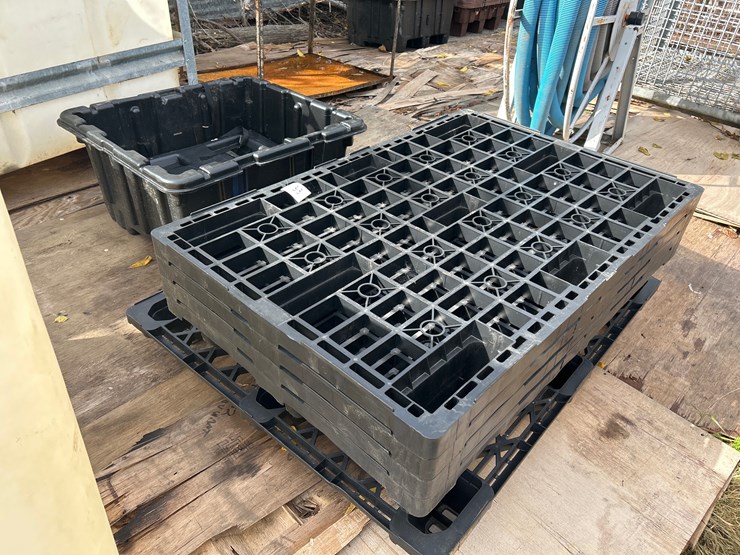 #133-•-(5)-plastic-skids-&-engine-crate-image-1