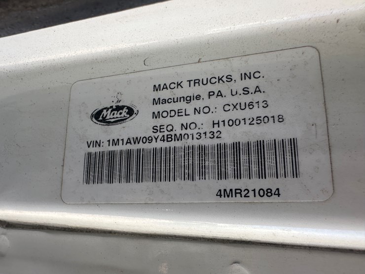 #33701-•-2011-mack-cxu-sleeper-truck-tractor-1m1aw09y4bm013132-image-85