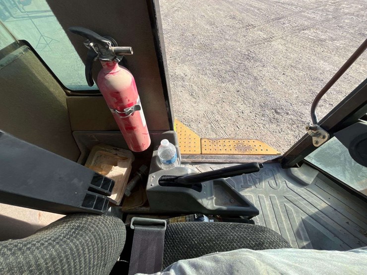 2005-caterpillar-928g-image-13