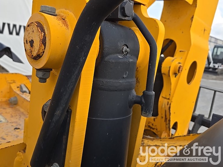 2017-jcb-512-56-image-85