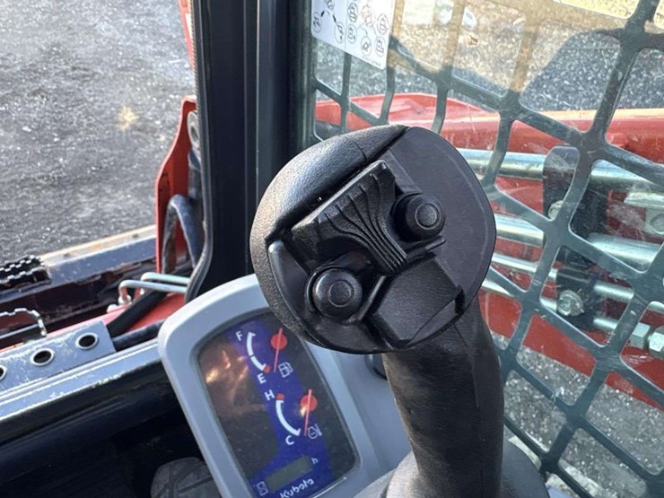 kubota-svl65-2-image-31