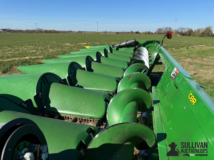 2022-john-deere-c8r-image-15