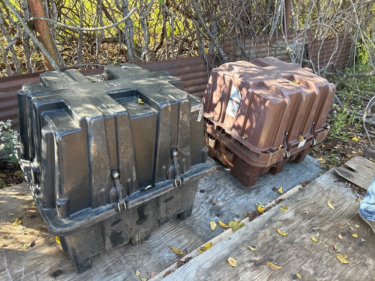 #151-•-(4)-plastic-transport-cases-image-2